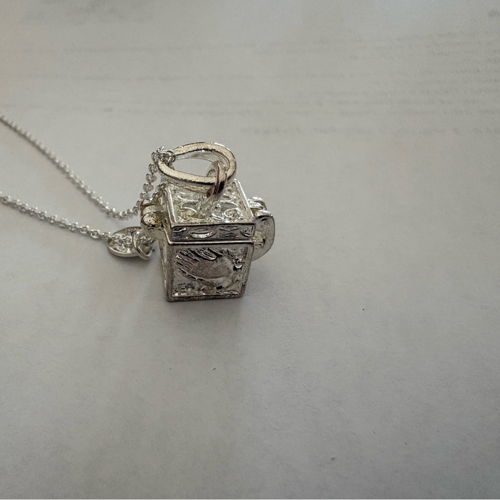 Elegant Silver Pendant Necklace